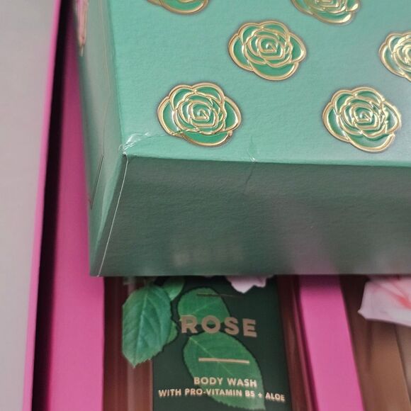 Bath & Body Works Rose Mother's Day Full Size 4 Piece Body Care Set in Gift Box - Picture 5 of 11